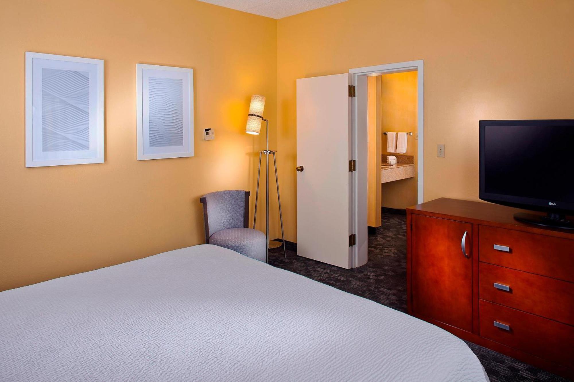 Courtyard By Marriott Huntsville University Drive Exterior foto