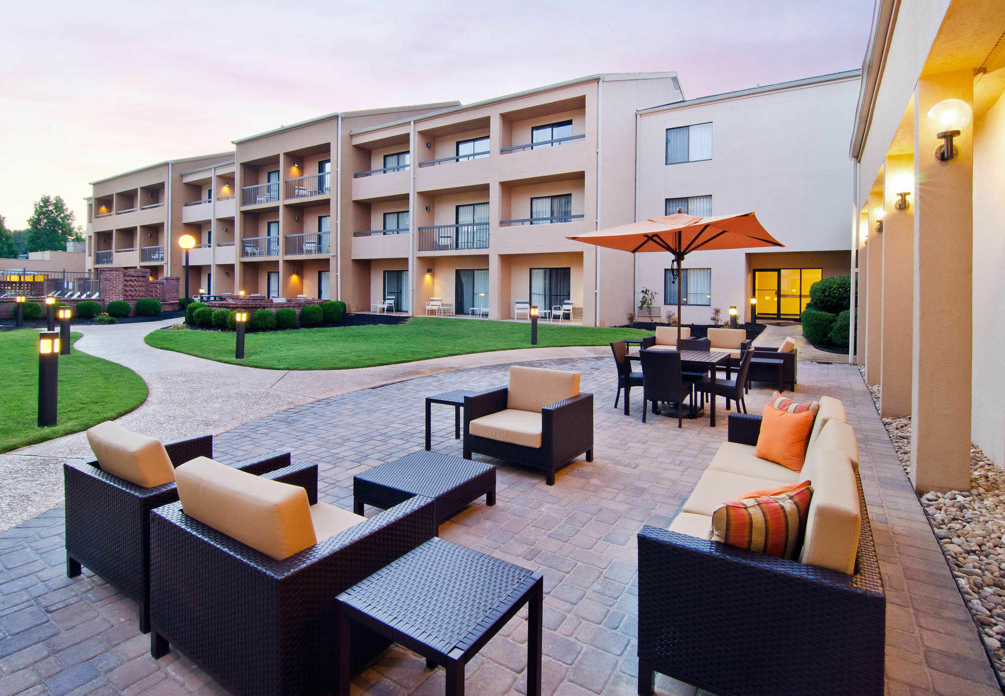 Courtyard By Marriott Huntsville University Drive Exterior foto